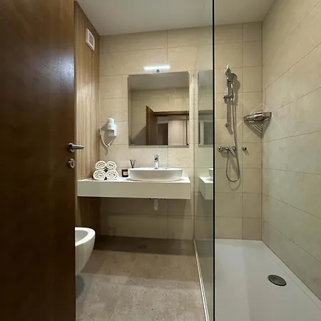 Hotel 81